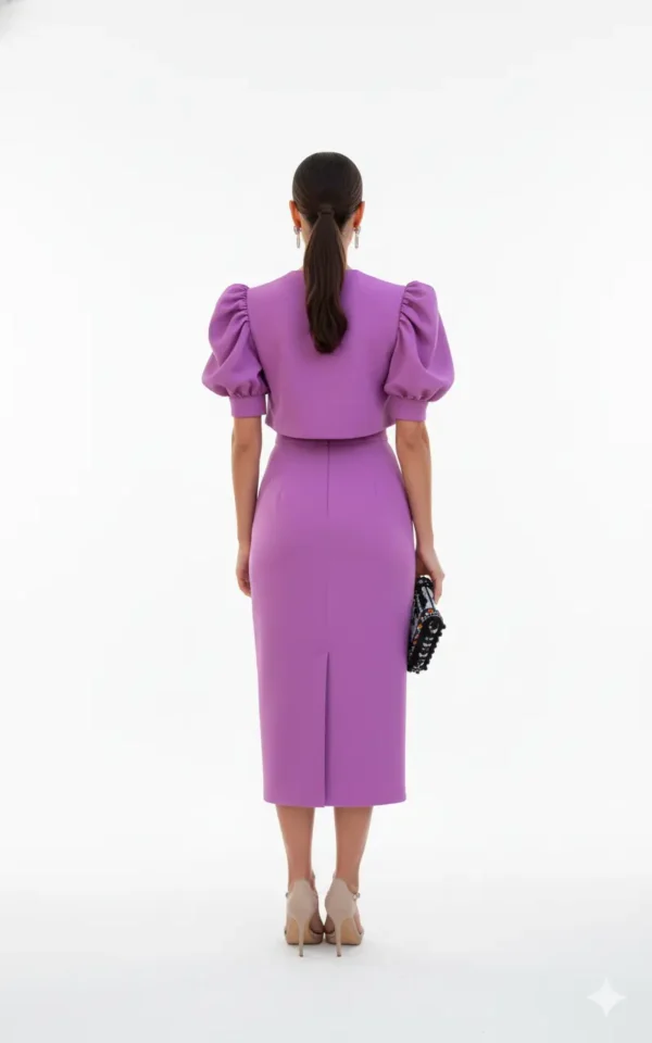 Conjunto lila (modelo de espaldas)